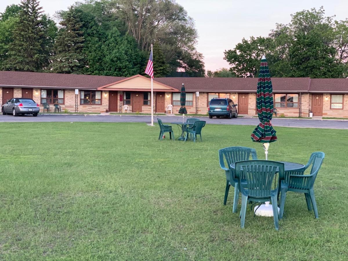 Timberly Motel Gaylord Bagian luar foto