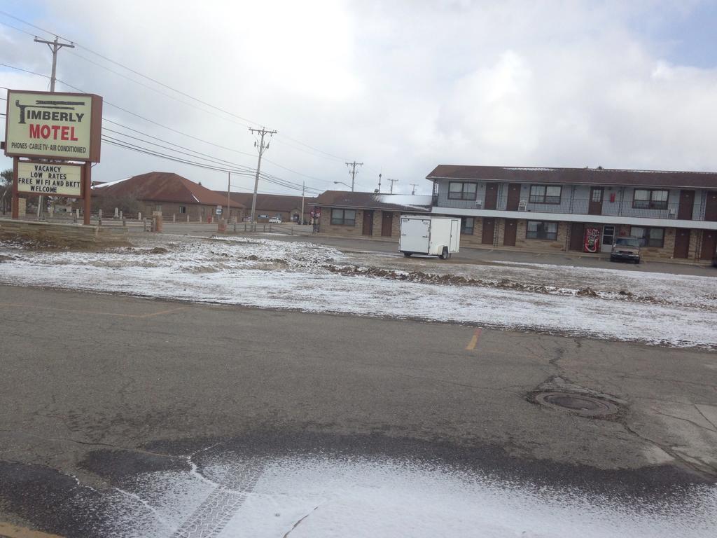 Timberly Motel Gaylord Bagian luar foto